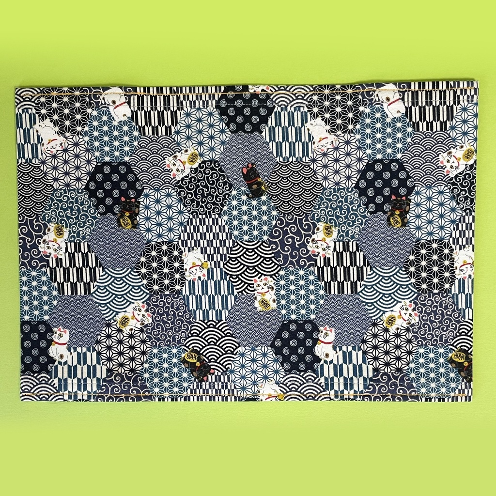 ブックカバー 青年コミックサイズ 【🏯和柄マルチ🌊】