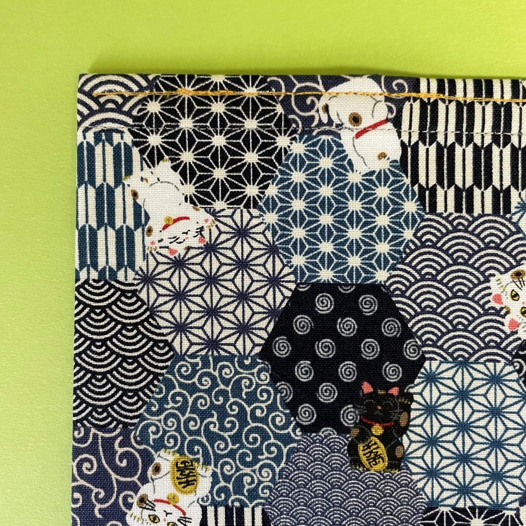 ブックカバー 青年コミックサイズ 【🏯和柄マルチ🌊】