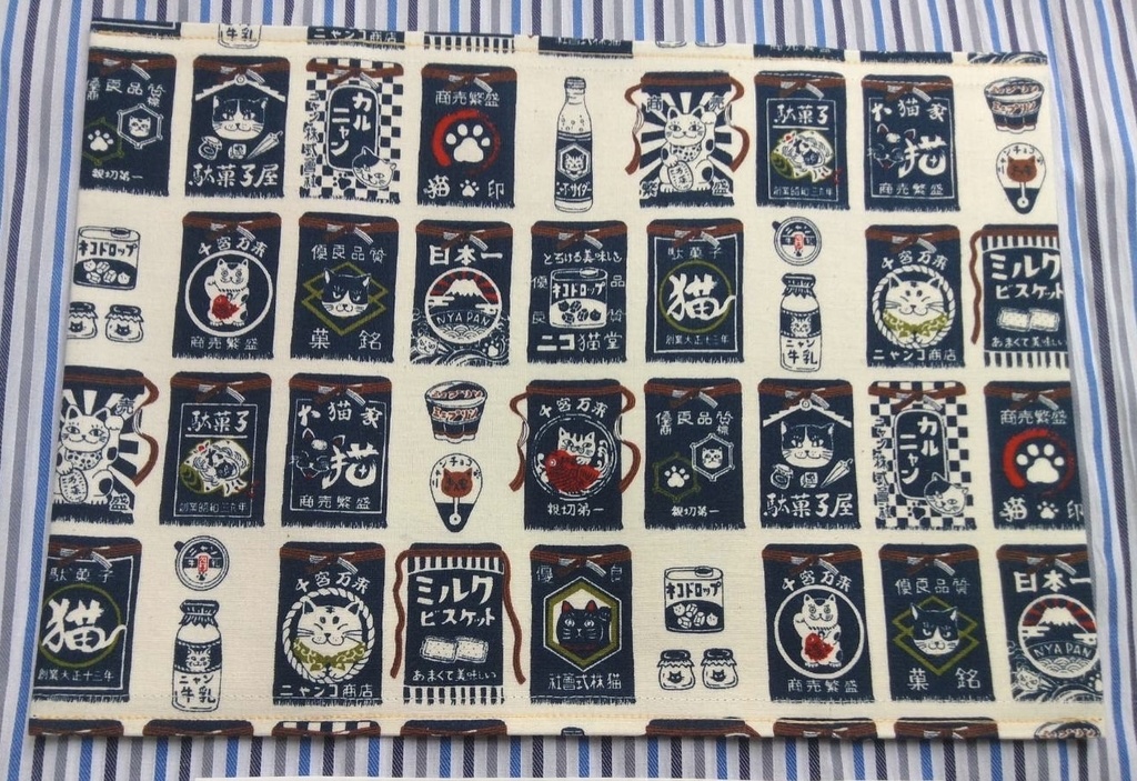 ブックカバー　ハードカバーサイズ　【🐱猫商人（背景色 白）🤍】