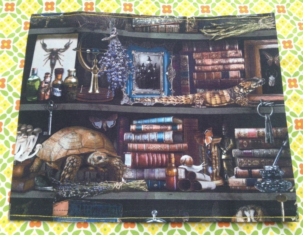 ブックカバー　新書サイズ【🧙‍♀️魔法の図書館 棚 📗】