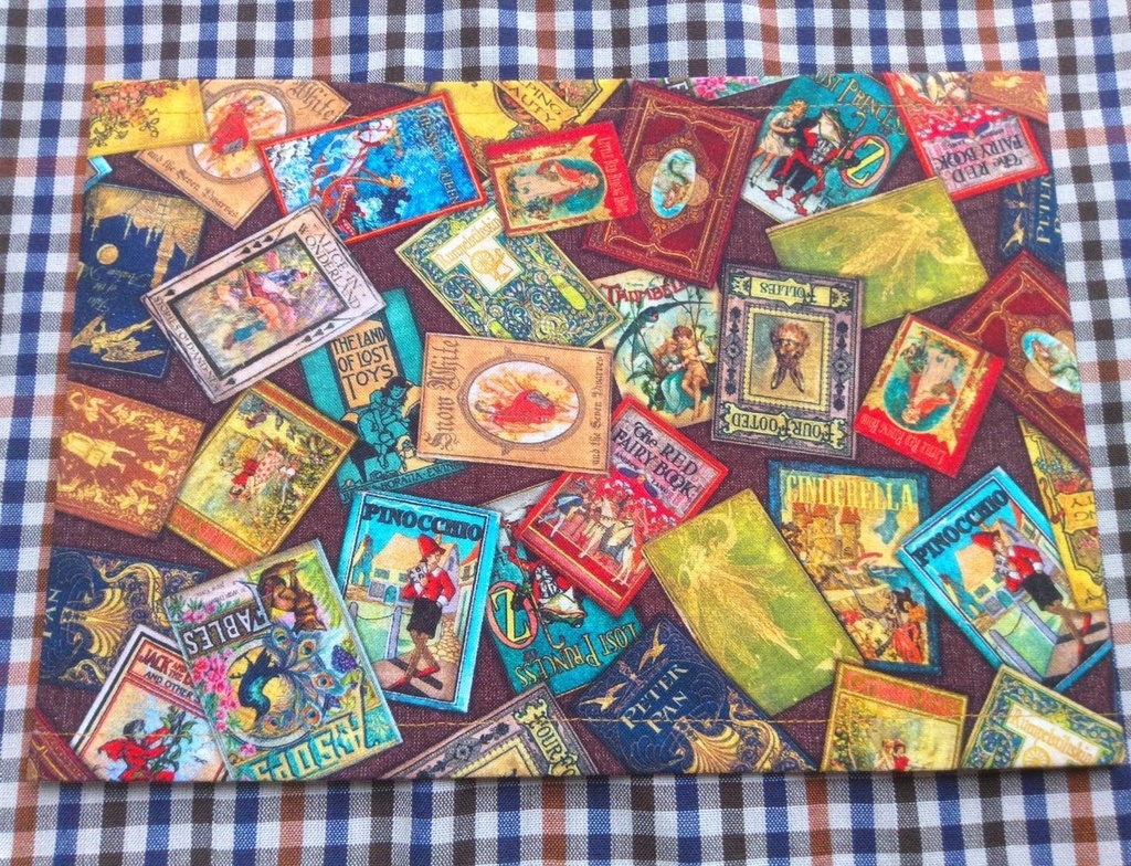 ブックカバー　文庫サイズ【🌏世界の童話 マルチ📕】