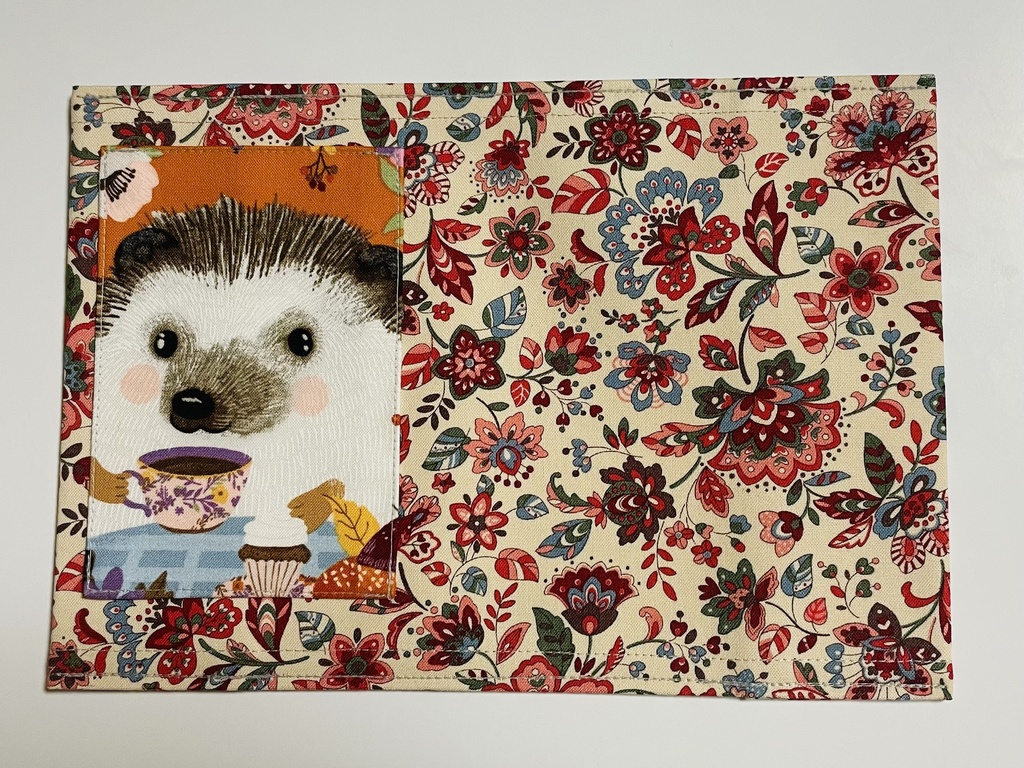 ブックカバー　文庫サイズ【🦔ハリネズミ🌸】