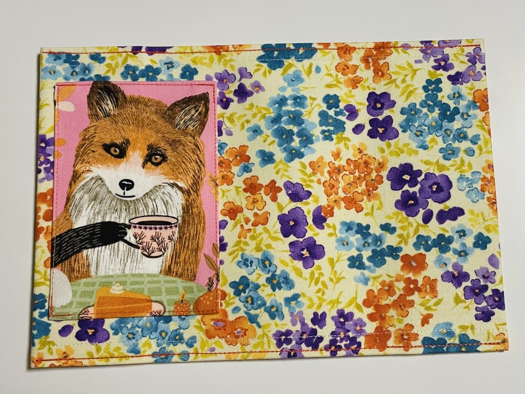 ブックカバー　文庫サイズ【🦊キツネ☕️】