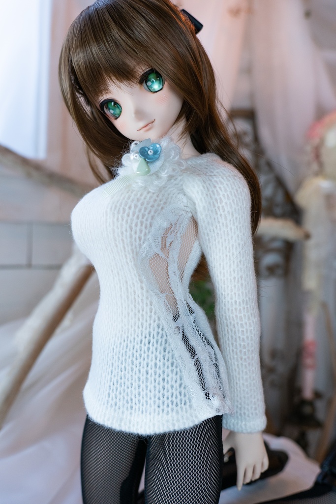 ブローチ付き空き襟ニットカットソー DD・DDS・DDdyサイズ