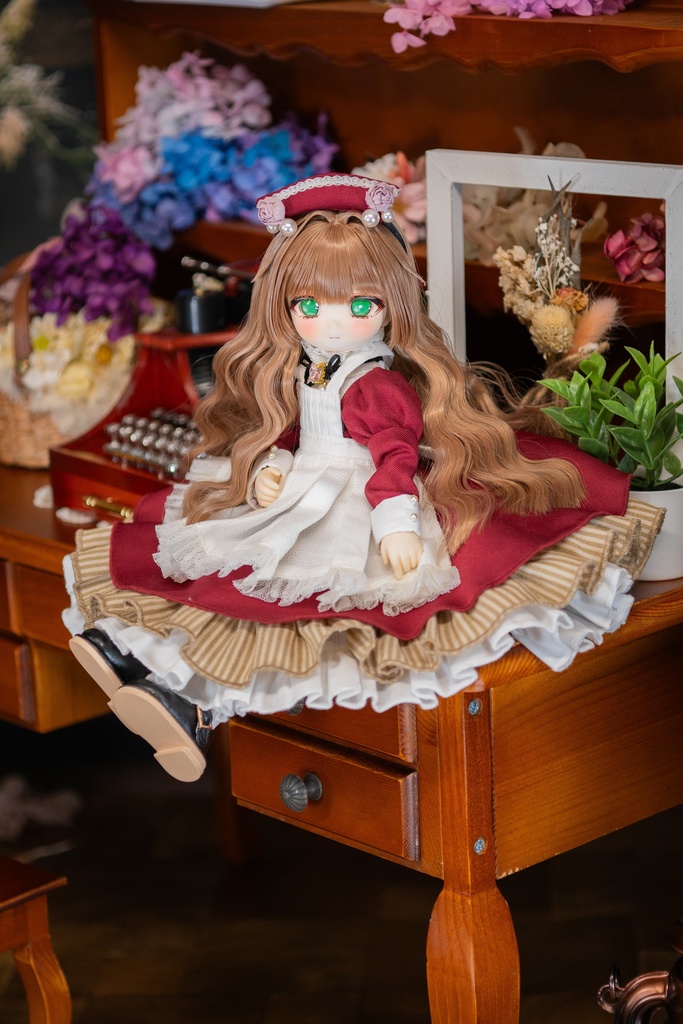 クラシカルメイド(ワインレッド)1/6サイズ