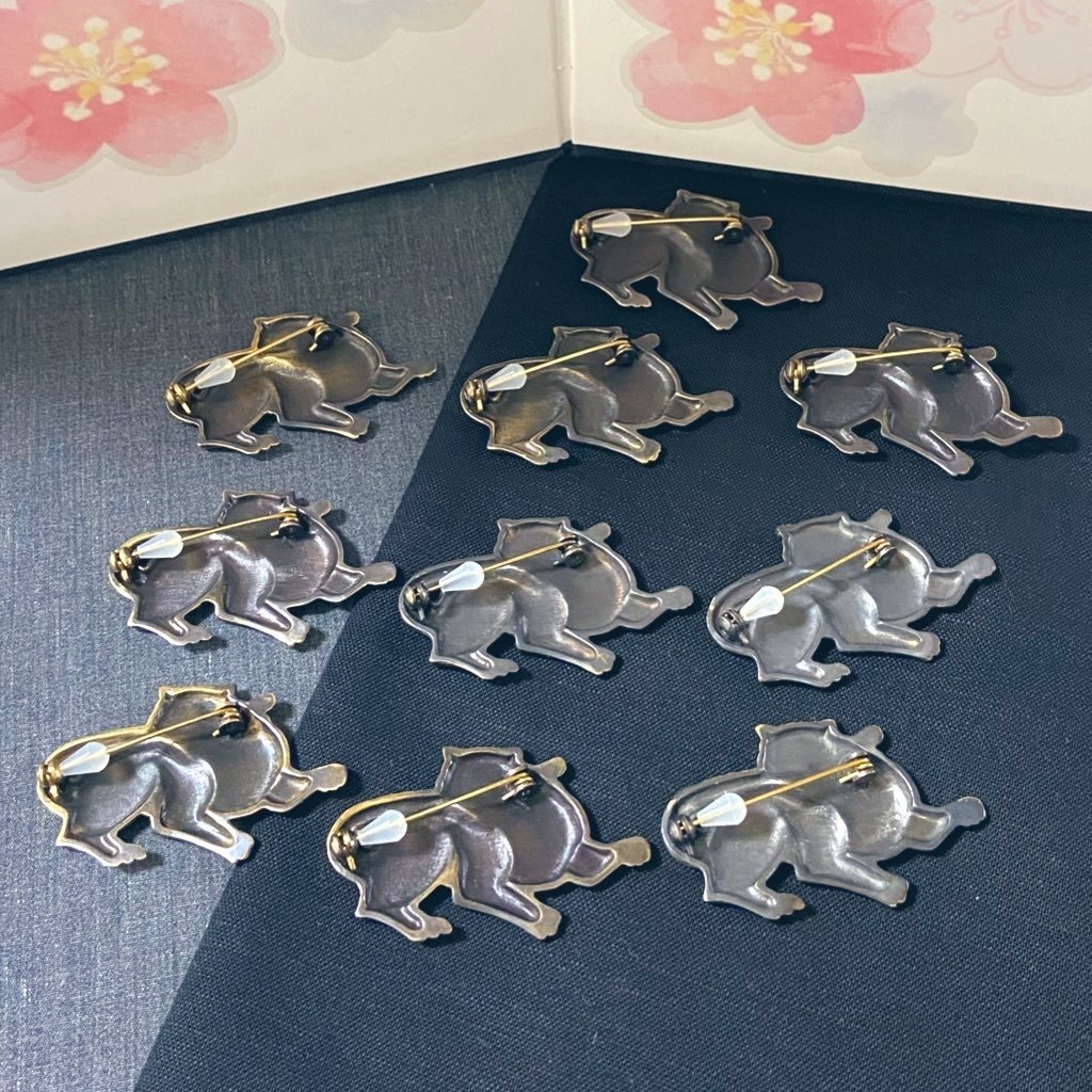 同田貫正国祝装ラペルピン風ブローチ