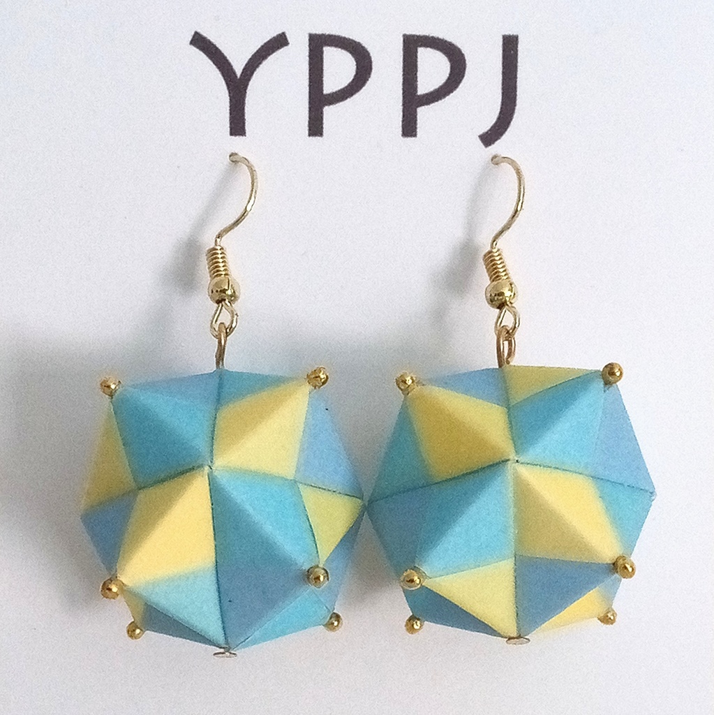 \Christmas Sale/ Tetrahedron paper Earring / Light weight / 紙のピアス