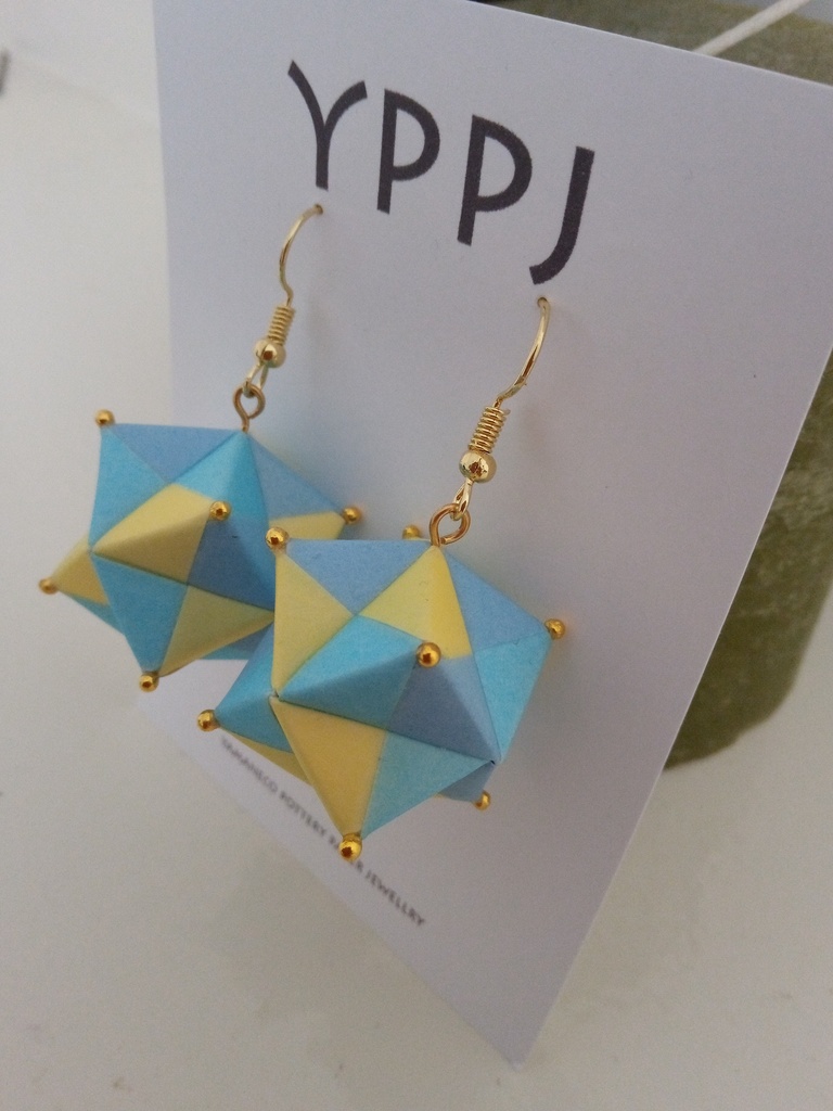 \Christmas Sale/ Tetrahedron paper Earring / Light weight / 紙のピアス