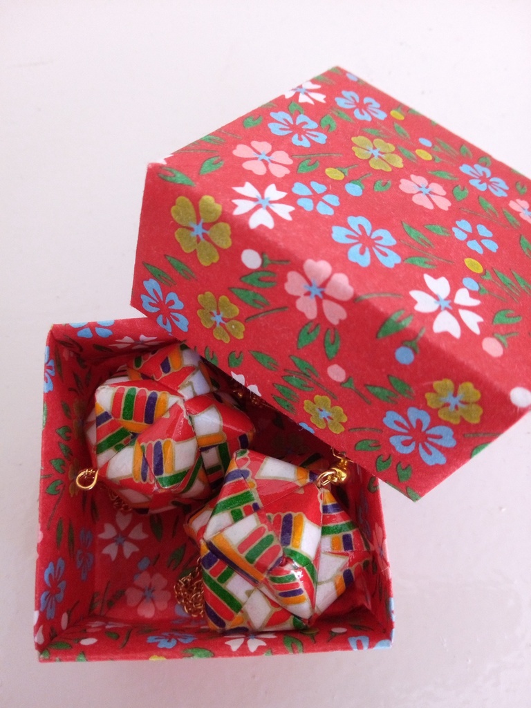 Tetrahedron paper earrings traditional Chiyo pattern