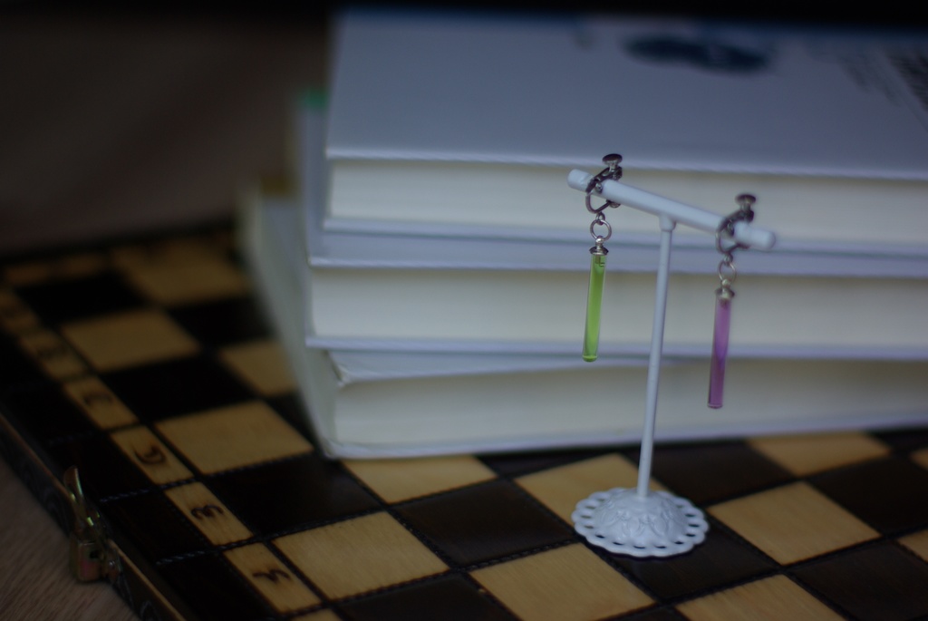 双子元素のイヤリング(Pr, Nd)