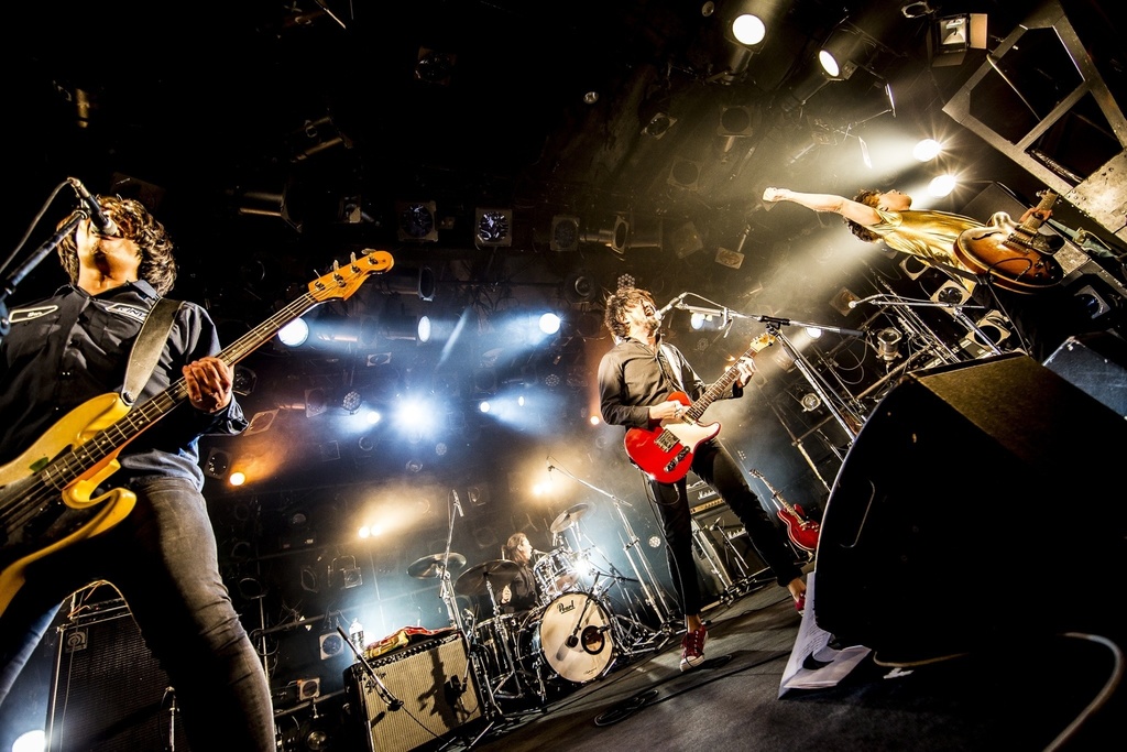 THE GOD LIKE CHORD ONE MAN LIVE PHOTO