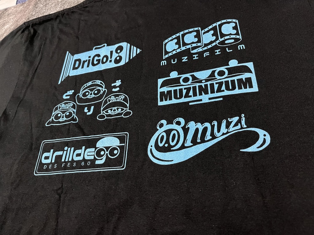ドリルとむじなコラボロゴT-Shirts