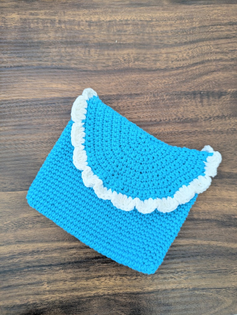 ハンドメイド　フリルミニポーチ（ブルー）
