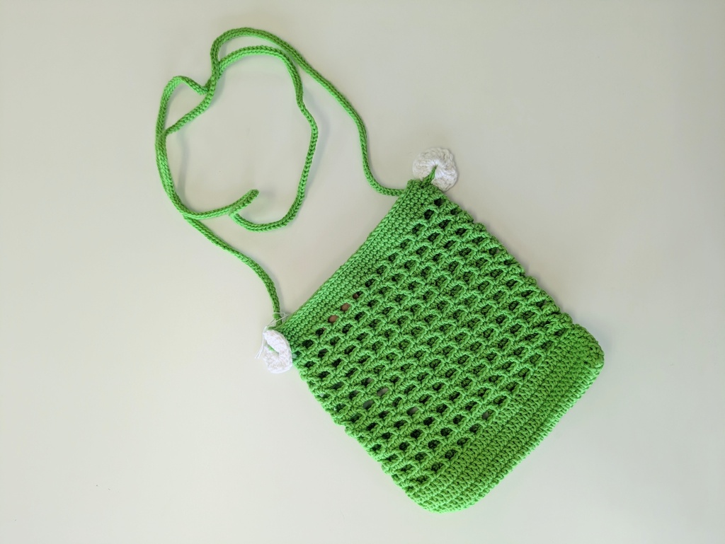 【ハンドメイド】お花が可愛いかぎ針編みネットサコッシュ / スマホショルダー（グリーン）
