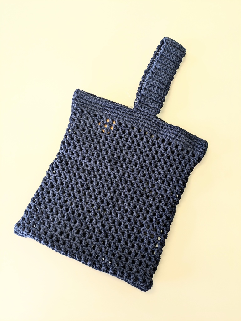 【ハンドメイド】手編みメッシュの大人カジュアルなワンハンドルミニバッグ（ネイビー）