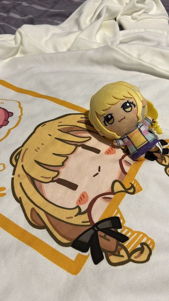 藤田ことねジップパーカー