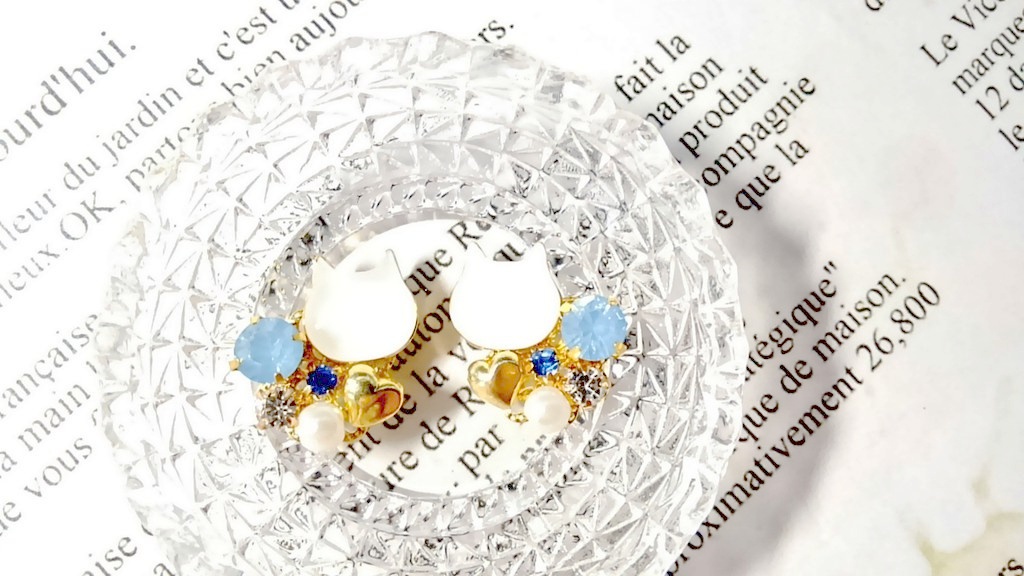 白猫のイヤリング