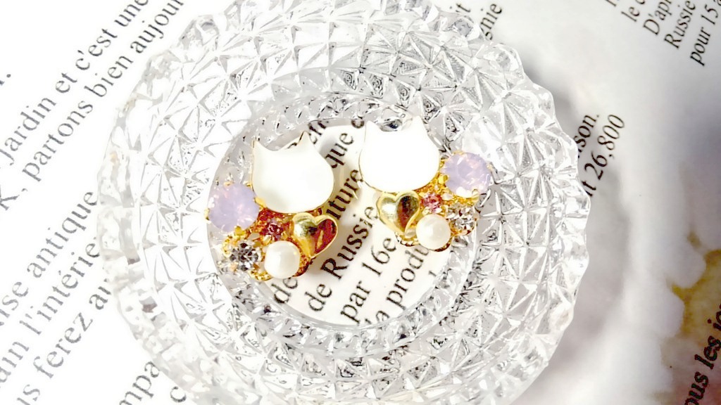 白猫のイヤリング