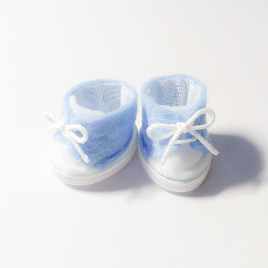 フロッキースニーカー