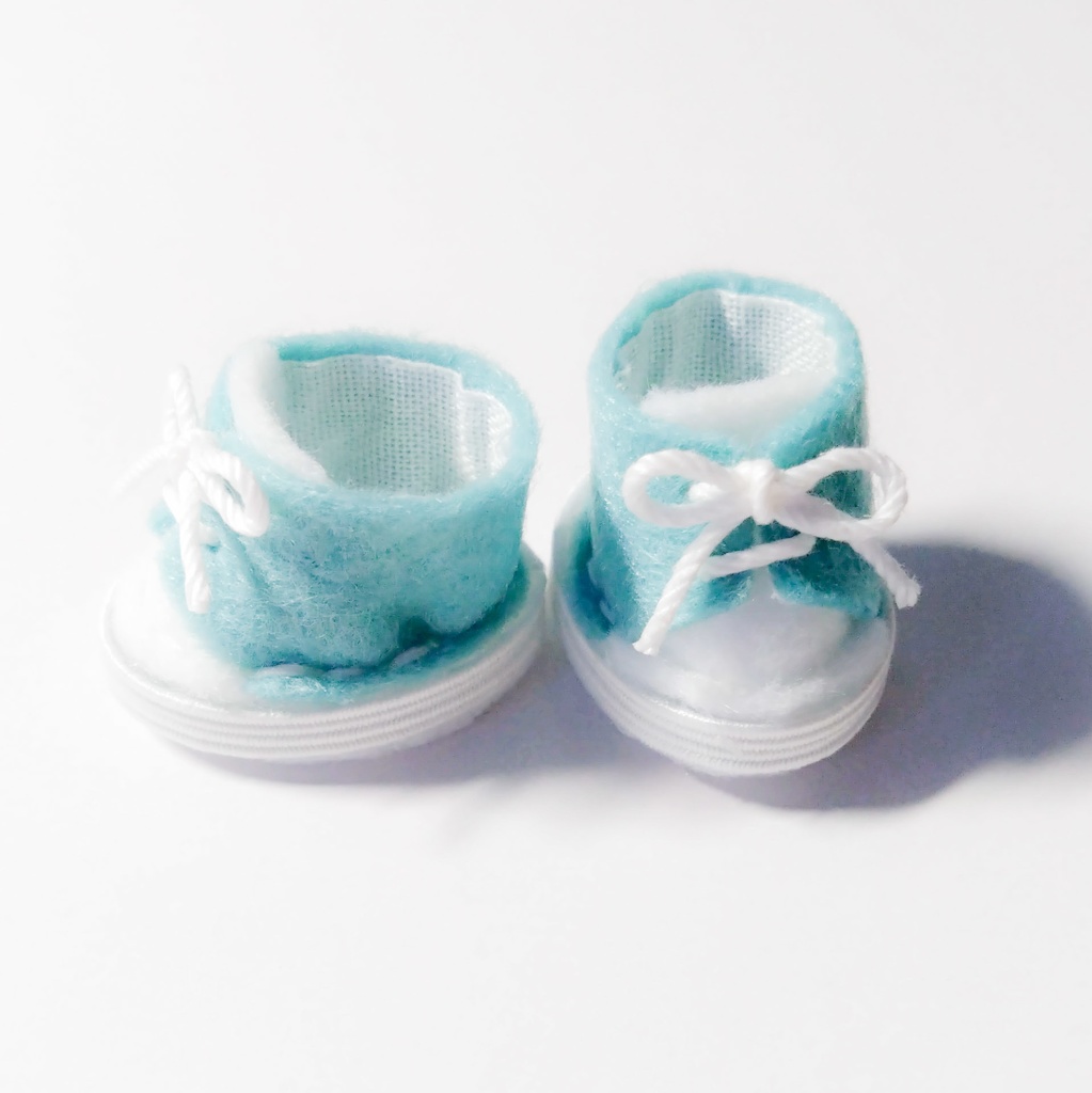 フロッキースニーカー