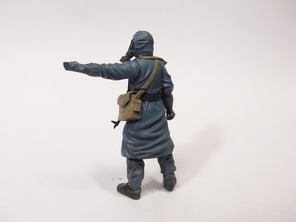 1/35 ソ連NBC兵 フィギュア1 方向を示す兵士