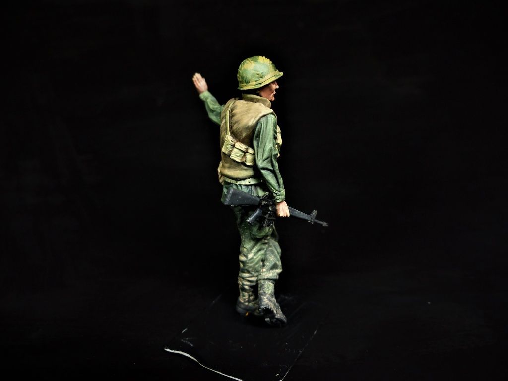 1/35ベトナム戦争アメリカ兵(1)寄りかかる兵士A