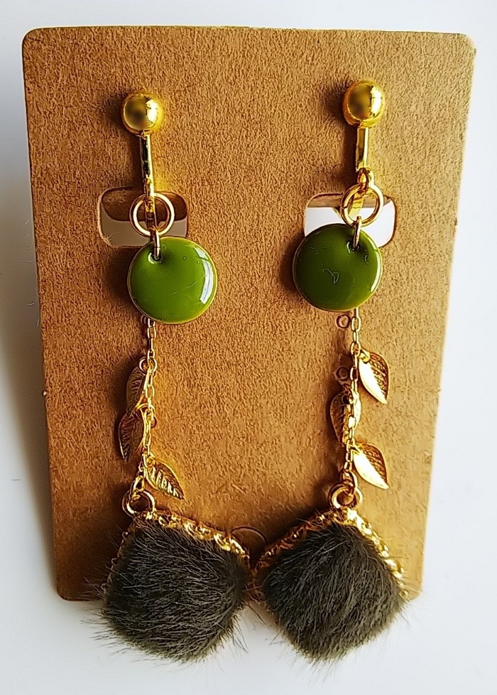 【ハイキューデザイン】 菱型ファー&リーフ