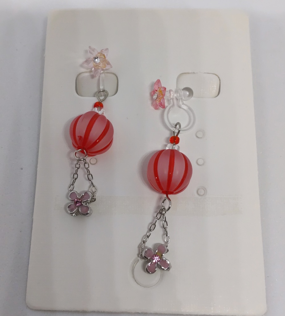 小花の気球風イヤリング