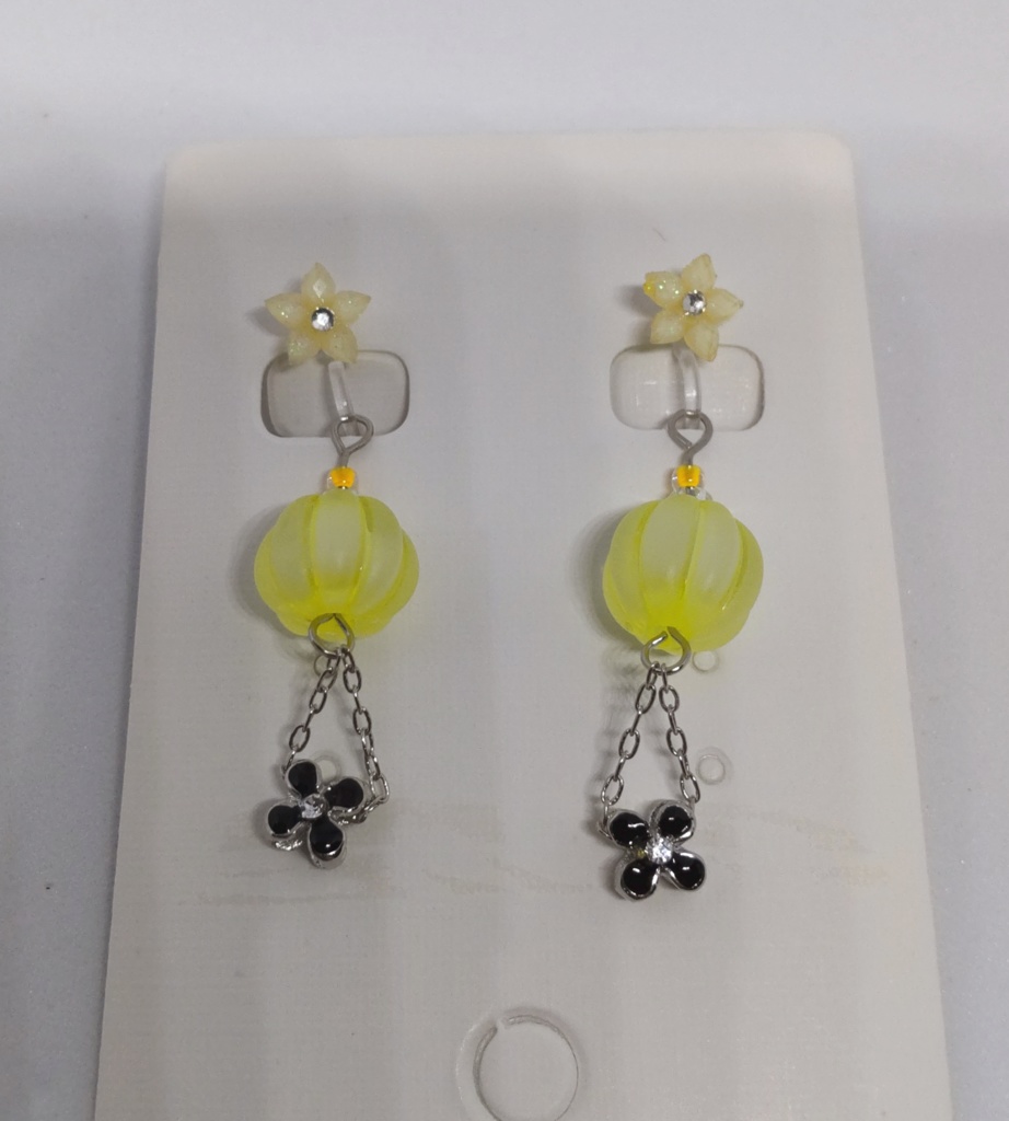 小花の気球風イヤリング