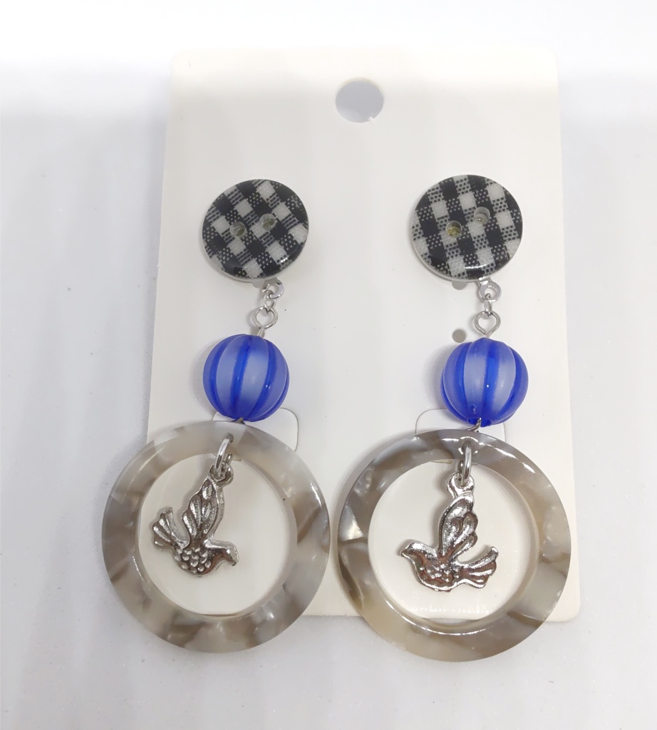 ギンガムボタンのピアス