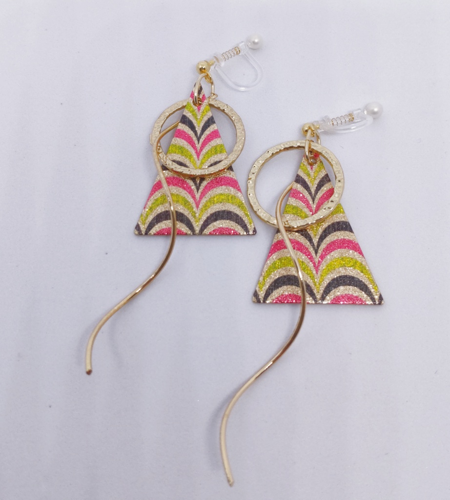 【HQデザイン】トライアングルプレートイヤリング