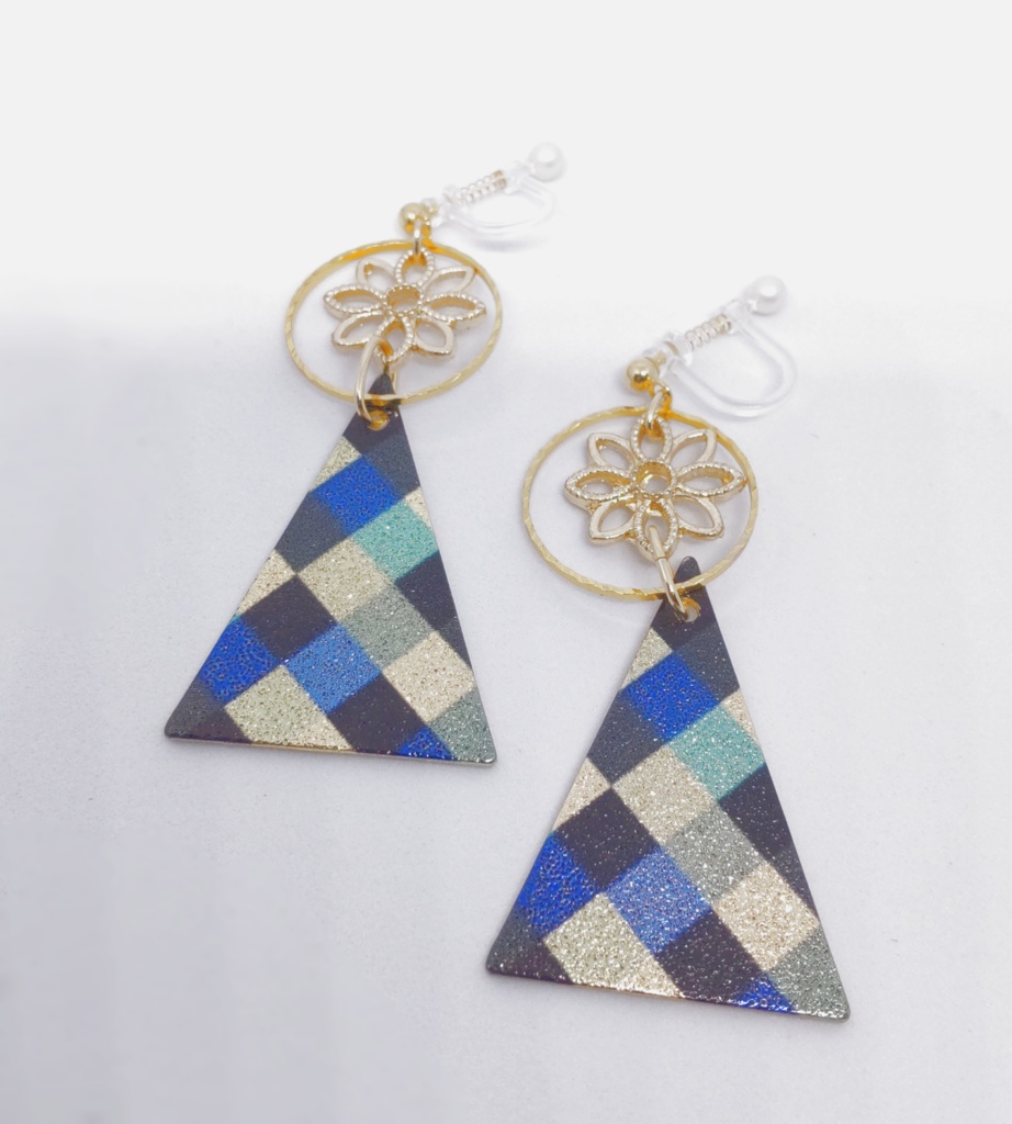 【HQデザイン】トライアングルプレートイヤリング