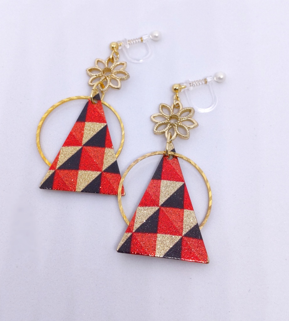 【HQデザイン】トライアングルプレートイヤリング