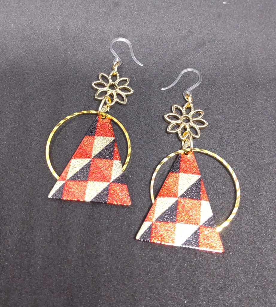 【HQデザイン】トライアングルプレートピアス