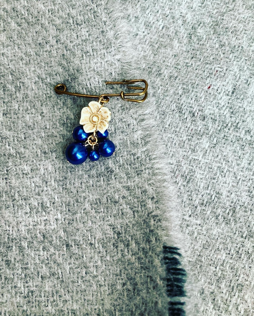 【短歌《青の真珠》ピンブローチ】