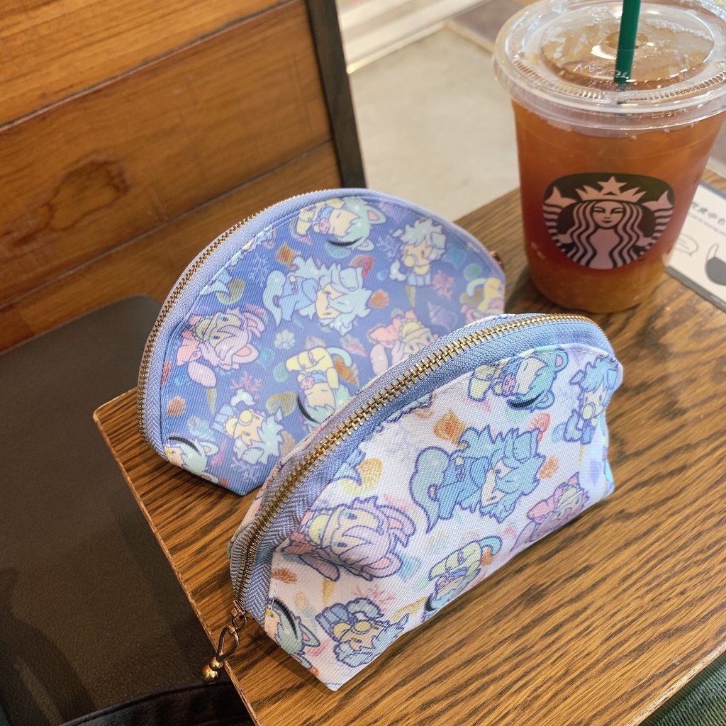 青っぽいシェルポーチ