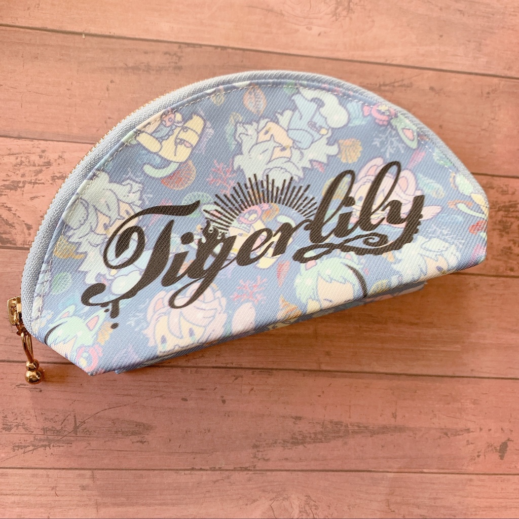 青っぽいシェルポーチ