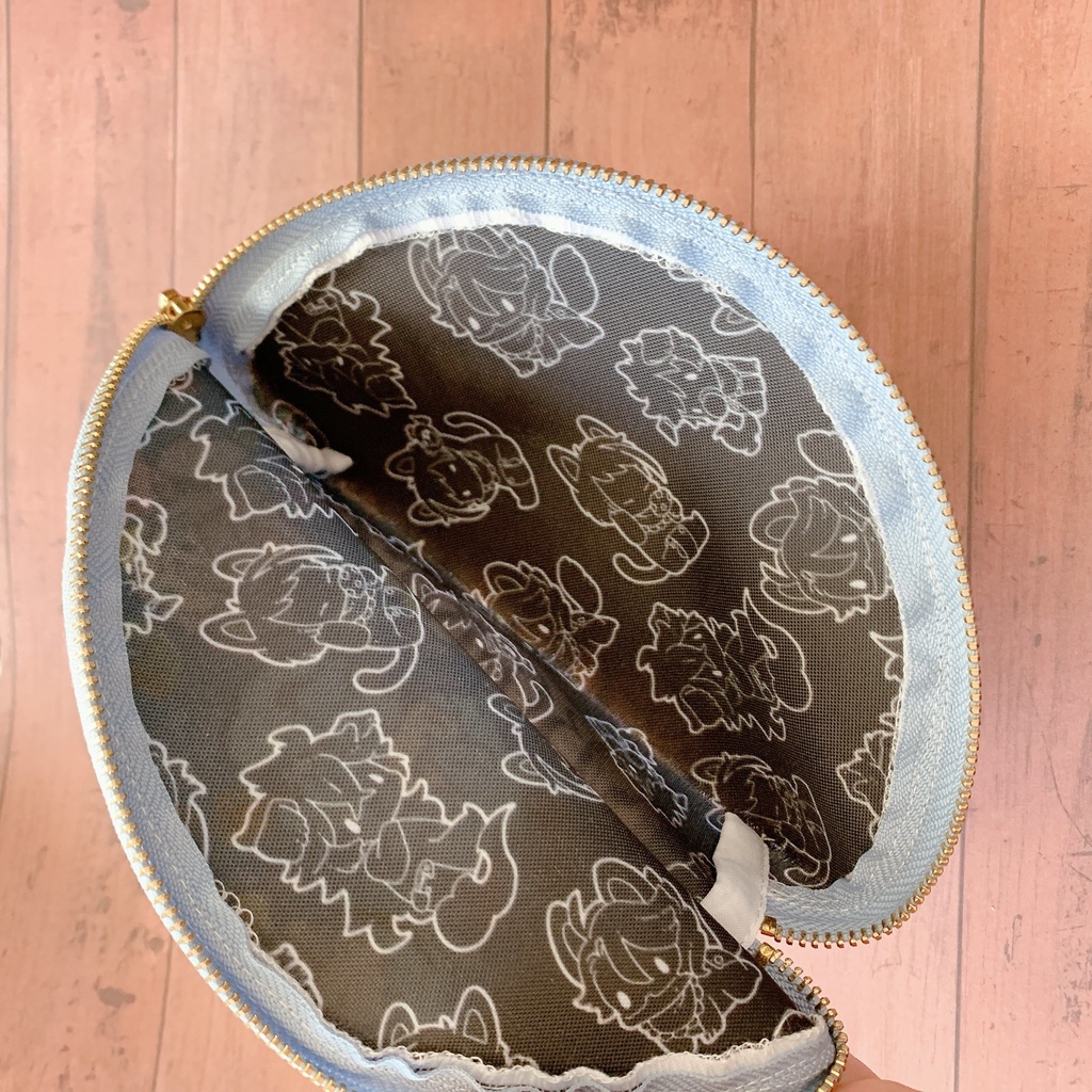 青っぽいシェルポーチ