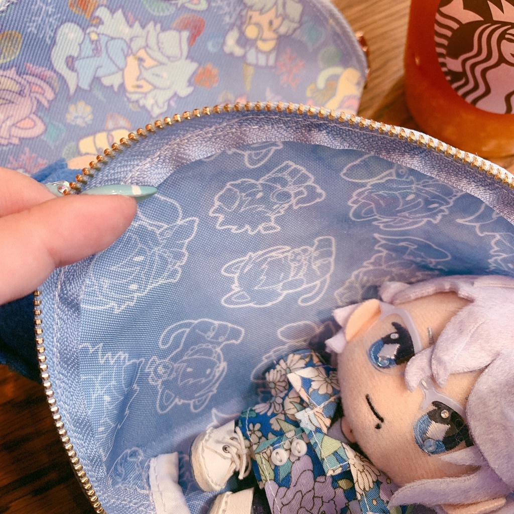 青っぽいシェルポーチ