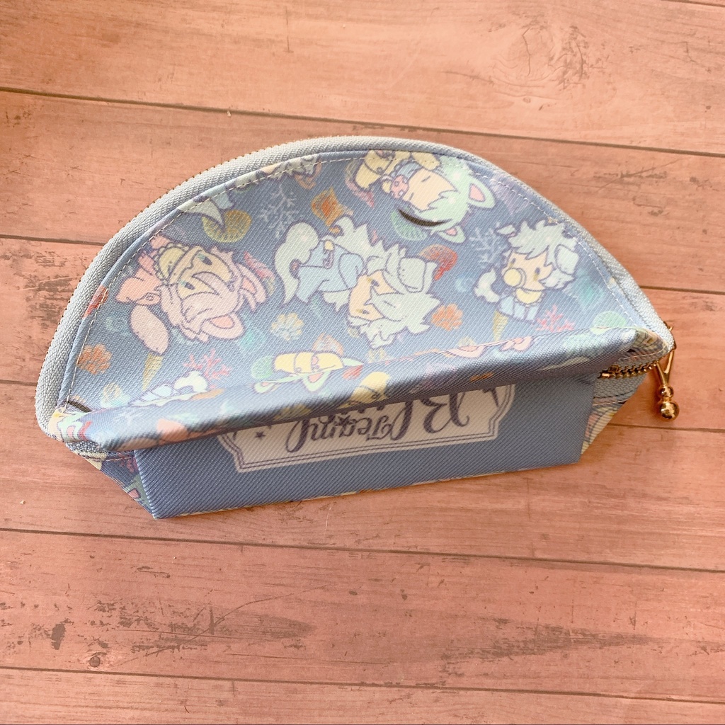 青っぽいシェルポーチ