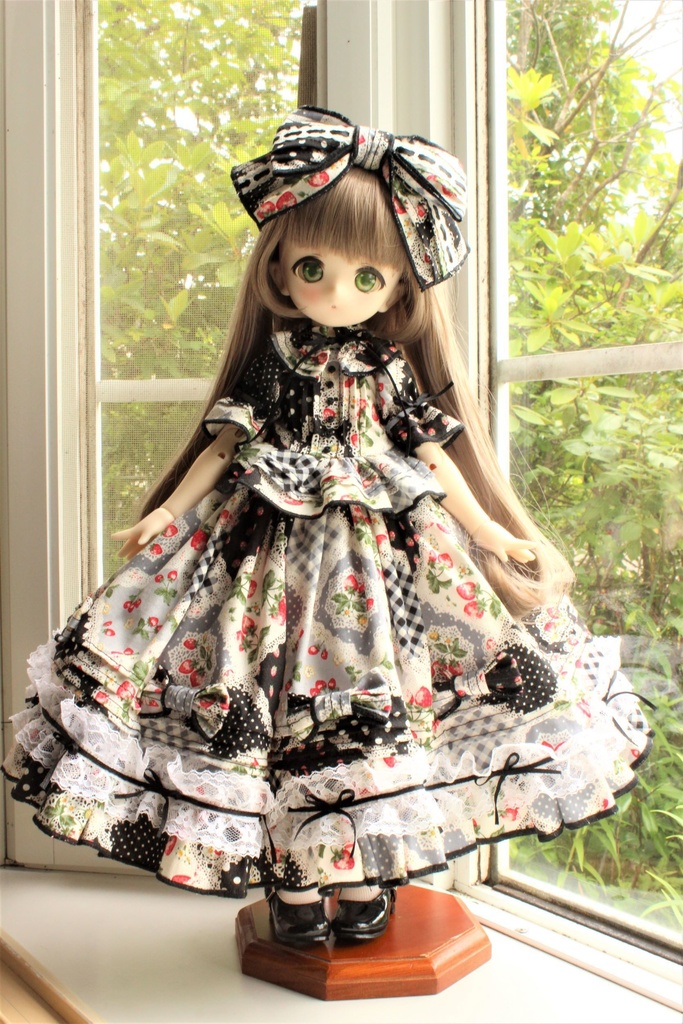 ■KUMAKOちゃん&MDDさん(40cmドール)用 ストロベリーのピンタックリボンのセットアップ(黒)