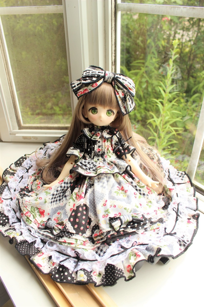 ■KUMAKOちゃん&MDDさん(40cmドール)用 ストロベリーのピンタックリボンのセットアップ(黒)