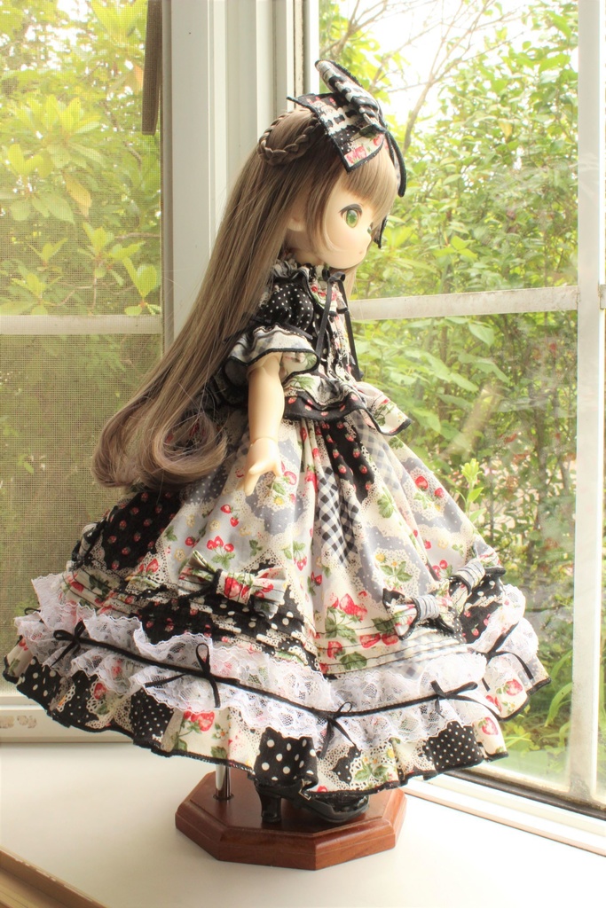 ■KUMAKOちゃん&MDDさん(40cmドール)用 ストロベリーのピンタックリボンのセットアップ(黒)