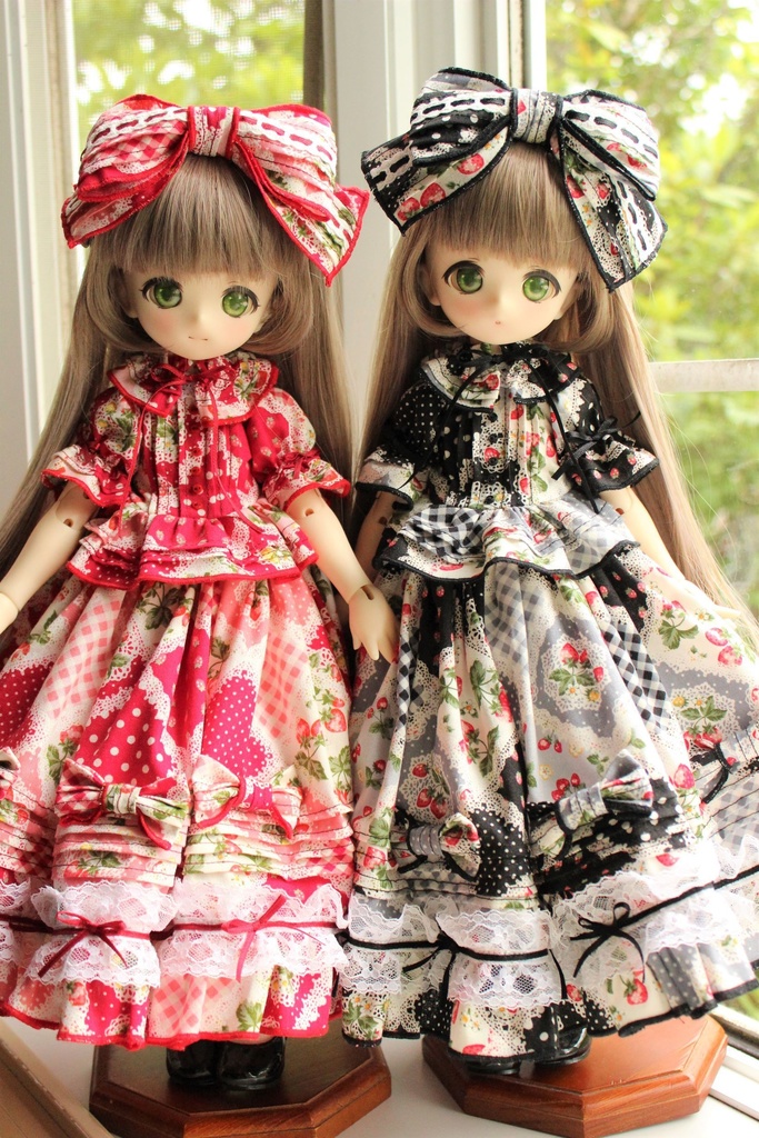 ■KUMAKOちゃん&MDDさん(40cmドール)用 ストロベリーのピンタックリボンのセットアップ(黒)