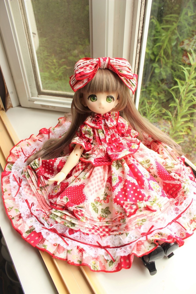 ■KUMAKOちゃん&MDDさん(40cmドール)用 ストロベリーのピンタックリボンのセットアップ(赤)