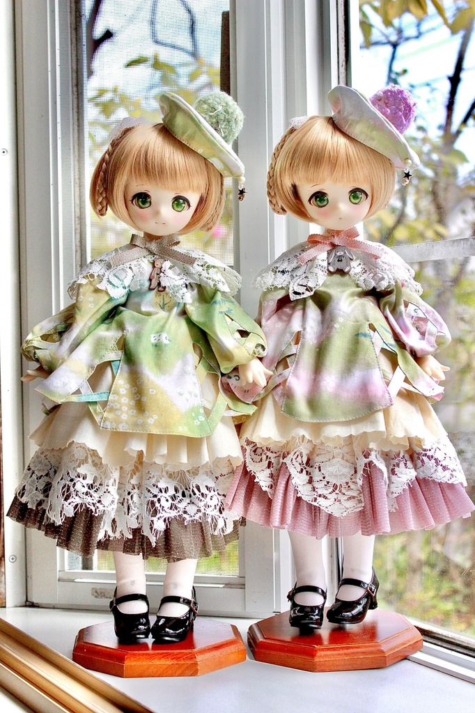 ■KUMAKOちゃん&MDDさん(40cmドール)用 印象派絵描きのお嬢さんセット(春の花畑(グリーン&ピンク))