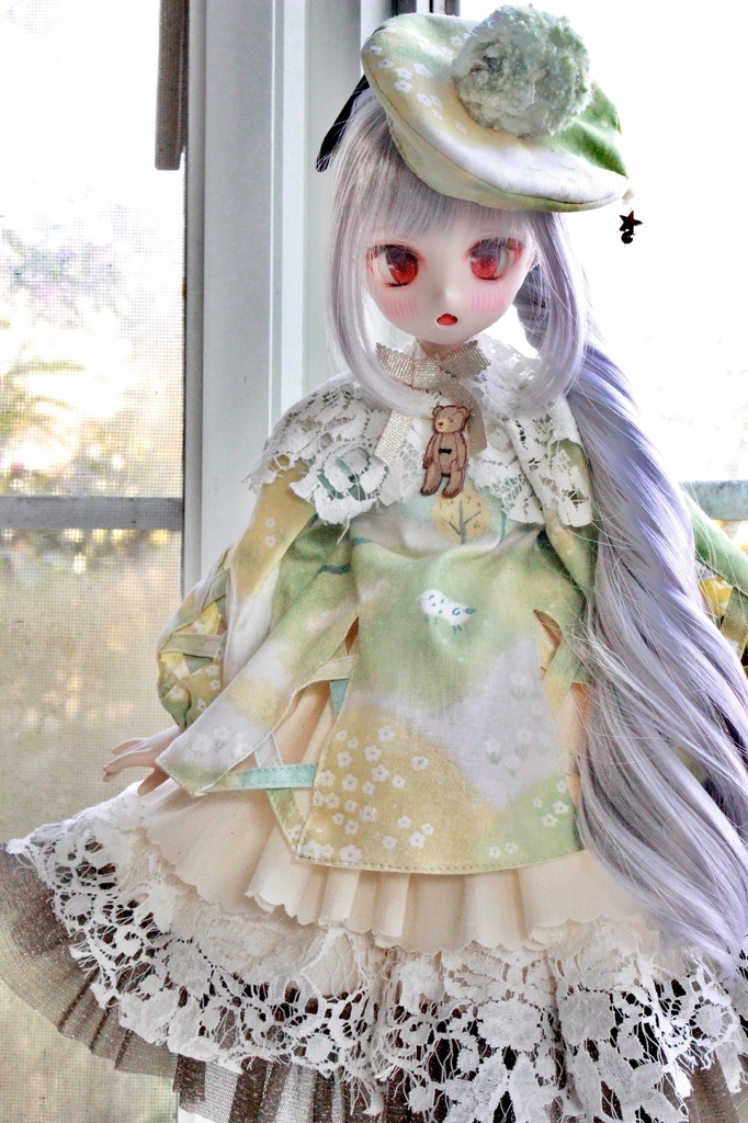 ■KUMAKOちゃん&MDDさん(40cmドール)用 印象派絵描きのお嬢さんセット(春の草原(グリーン&イエロー))