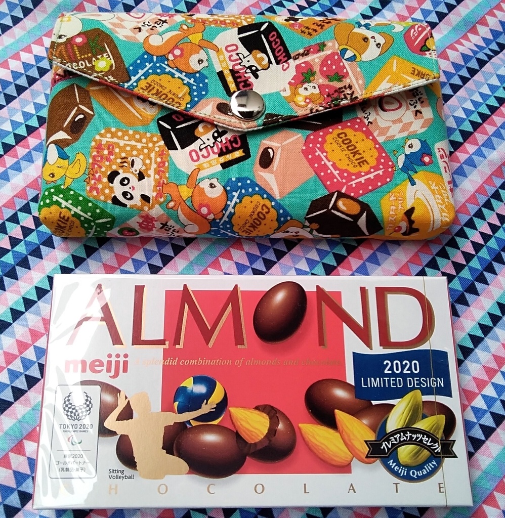 アモチョコケース　【昭和レトロ　チロル】　ポーチ