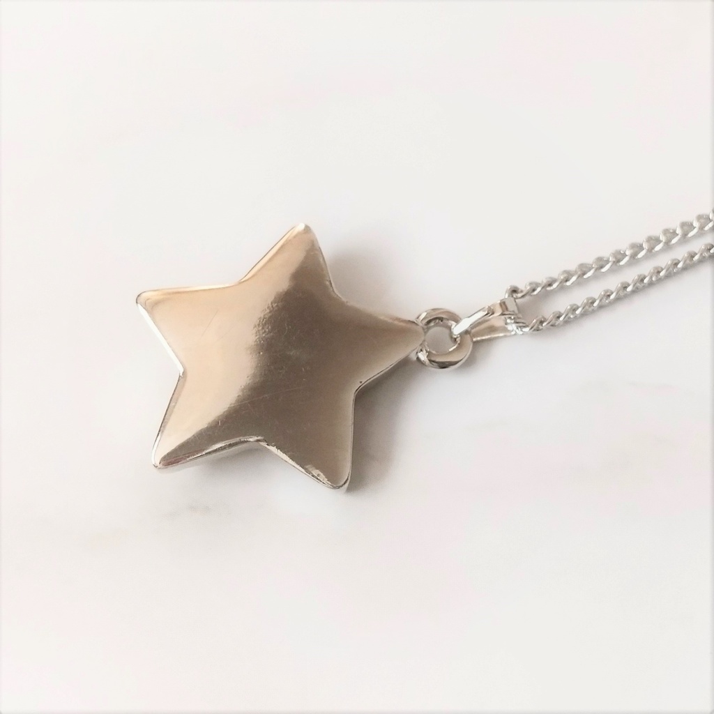 星のネックレス