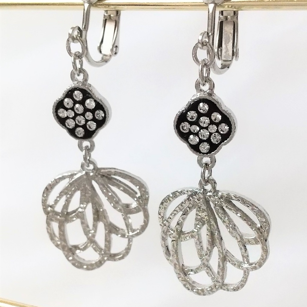 花のイヤリング